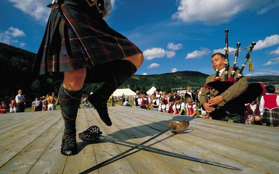 Scottish-Kilt-Bagpipper-Copyright-VisitScotland.ScottishViewpoint-1 Scottish-Kilt-Bagpipper-Copyright-VisitScotland.ScottishViewpoint-1